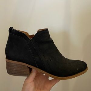 Black ankle booties!